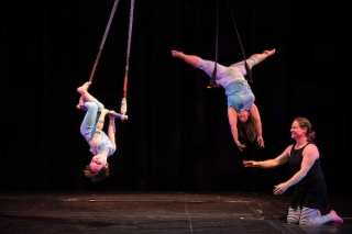 Photo of kids in a trapeze class